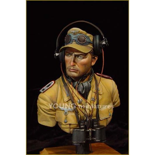 Young Miniatures [YM1802] DAK PANZER OFFICER (BUST), 1/10